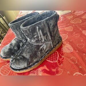 NEW! Blue Crushed velvet Classic Mini UGG’s (women’s)-Size 7